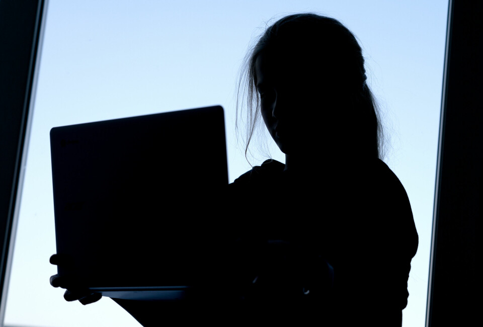 MER ALENE: Pandemien og sosial isolasjon har bidratt til at flere bruker tid på nettet hvor hatretorikk og budskap som forherliger vold har stor utbredelse. ,