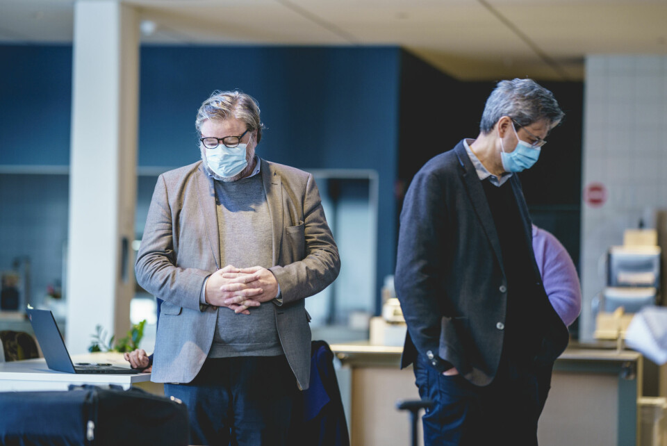 Steinar Madsen, medisinsk fagdirektør i legemiddelverket, og Sigurd Hortemo, overlege i Legemiddelverket, under et pressemøte med Legemiddelverket om mistenkte bivirkninger i forbindelse med AstraZeneca-vaksinen og prosessen videre.