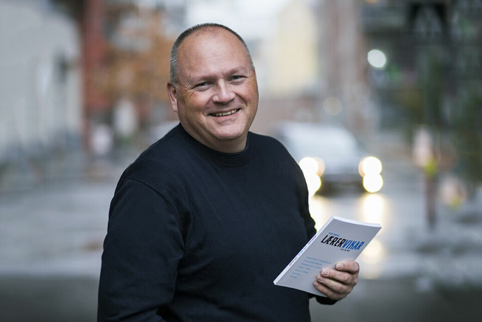 HUSVERT: Journalist og forfatter Sjur Jansen har en særlig interesse for urmenighetene og har skrevet to bøker om fenomenet. Selv kaller han seg husvert for kristne vennesamlinger. Foto: Privat