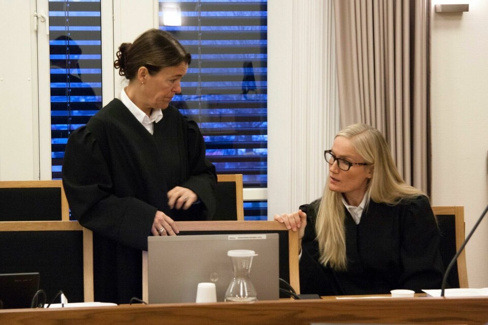 MOTSETTER SEG: Statsadvokat Hulda Karlsdottir (t.h.) motsetter seg at Breivik prøveløslates. Tone Monclair (til venstre) var fornærmedes bistandsadvokat, mens Hulda Olsen Karlsdottir var aktor, da voldtektssaken gikk i Moss tingrett i 2014. Nå, mer enn fire år senere, har en av de tre guttene fått straffen omgjort fra ungdomsstraff til fengsel.