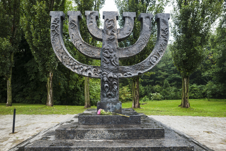 JØDEMINNE: En stor menorah, sjuarmet lysestake, er minnesmerket over de mange tusen jødene som ble drept Babij under 2. verdenskrig. Babij Jar, Kiev, Ukraina. Den verste enkeltmassakren av jøder under den 2. verdenskrig. 33,771 jøder ble drept