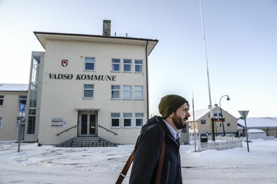 SÆREGENT: I Vadsø fikk Jan Christian Vestre høre at etterretningstjenesten er en av byens største arbeidsplasser, selv om få snakker om det. I nordområdene flyter nærings-, distrikts, og sikkerhetspolitikk sammen. Næringsminister Jan Christian Vestre besøker næringslivet i Øst-Finnmark i forbindelse med krigen i Ukraina.