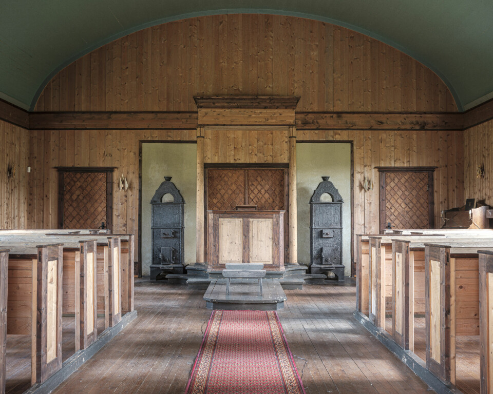 Det var synet av det usedvanlig gode og helhetlige interiøret i Jevnaker kapell fra 1932 som inspirerte forskerne til å gå i gang med sitt prosjekt. Foto: Erlend Berge