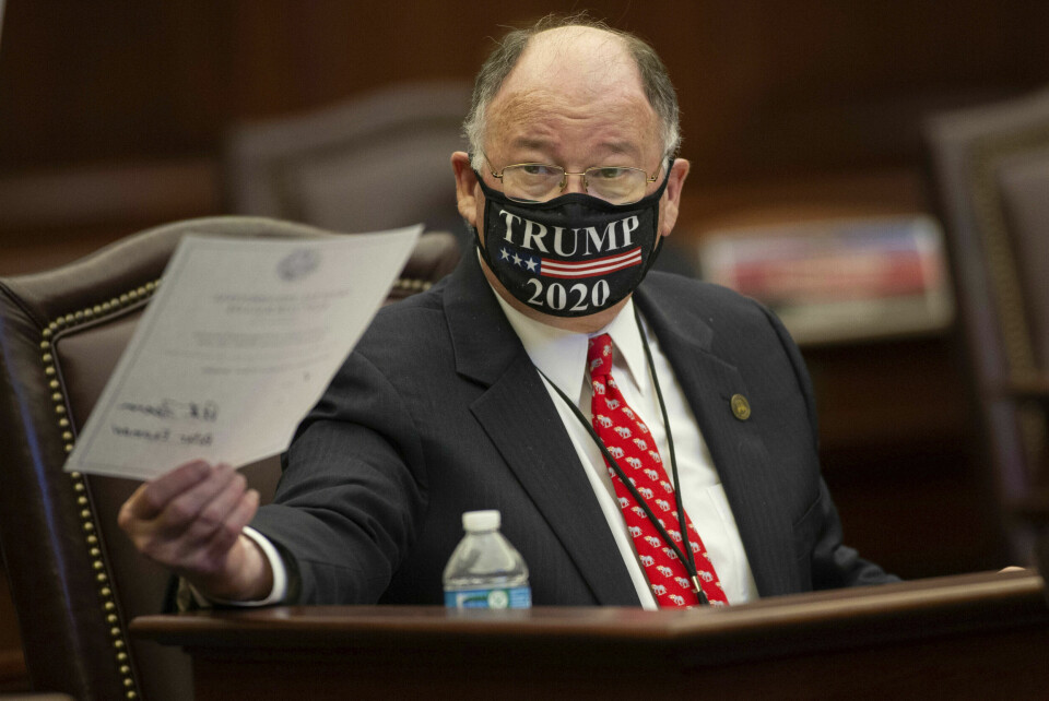 Floridas representant for republikanernes nasjonale komite, Peter Feaman, stemmer på Trump under valgmannmøtet tidligere denne uka. Trump