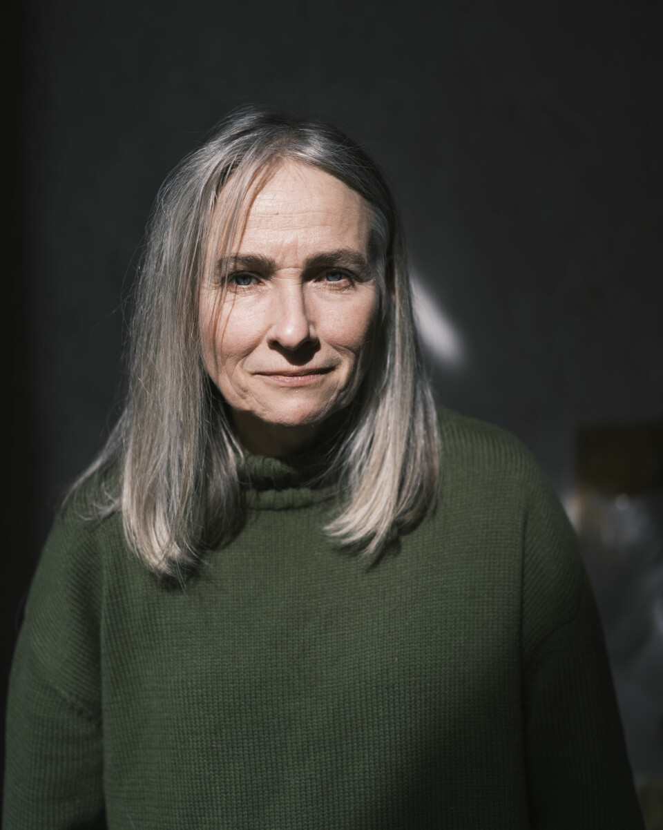 IDENTITET: – Det går bra, det også, men det er et dilemma ikke å ha begge foreldres identiteter til stede når du skal finne ut hvem du selv her. Du har ikke begge å speile deg i, sier billedkunstner Eli Eines. Spill for meg pappas hjerte så jeg kan høre det. Billedkunstner Eli Eines.