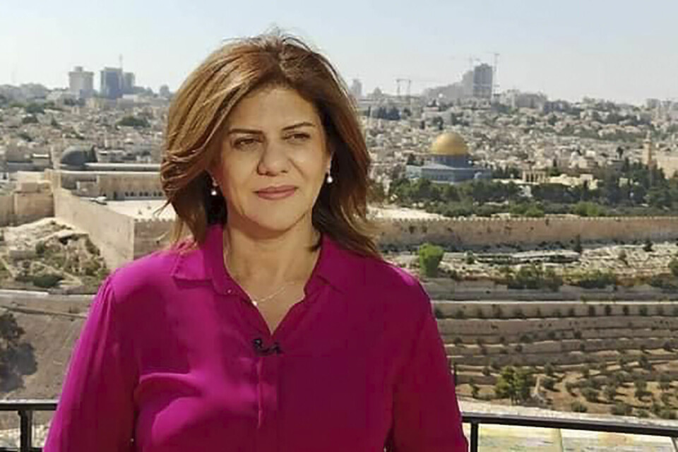 Al Jazeera-journalisten Shireen Abu Akleh ble skutt i hodet og drept under et israelsk raid mot en palestinsk flyktningleir i Jenin på den okkuperte Vestbredden onsdag. Shireen Abu Akleh var Al Jazeeras korrespondent i de palestinske områdene og hadde jobbet for den panarabiske TV-stasjonen siden år 2000. Foto: Al Jazeera Media Network via AP / NTB