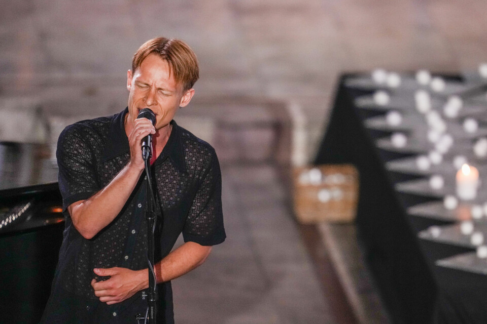 GRIPENDE: Sondre Justad synger under sørgegudstjenesten i Oslo domkirke etter angrepet i Oslo natt til lørdag.Foto: Javad Parsa / NTB / POOL GRIPENDE: Sondre Justad synger under sørgegudstjenesten i Oslo domkirke etter angrepet i Oslo natt til lørdag.Foto: Javad Parsa / NTB / POOL