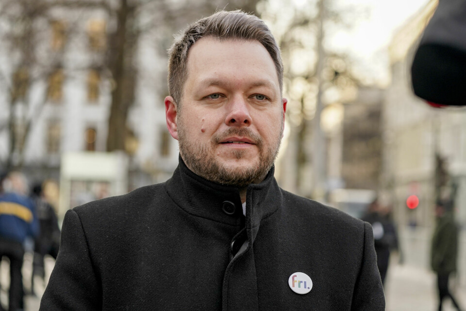 TAKKNEMLIG FOR STØTTE: Leder i FRI, Inge Alexander Gjestvang utenfor Oslo domkirke i fjor. Leiaren i FRI, Inge Alexander Gjestvang, her i samband med bisetjinga av ein av de viktigaste stemmene i den norske homokampen, Kim Friele. Foto: Heiko Junge / NTB / NPK