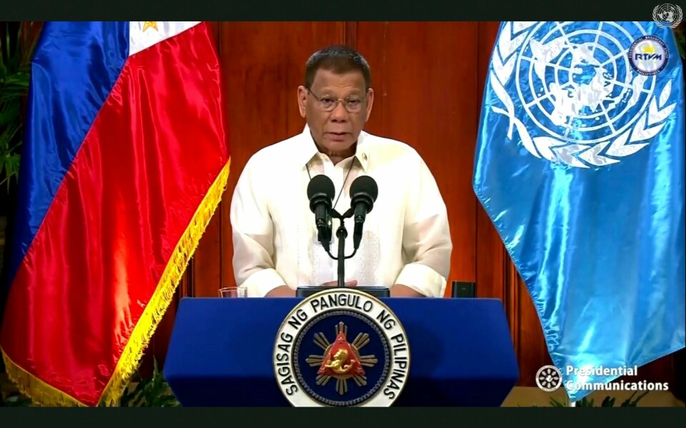 filippinene: Rodrigo Roa Duterte bruker diktatoriske grep, blant annet streng informasjonskontroll. In this image made from UNTV video, Rodrigo Roa Duterte, president of the Philippines, speaks in a pre-recorded message which was played during the 75th session of the United Nations General Assembly, Tuesday, Sept. 22, 2020, at UN headquarters. The U.N.'s first virtual meeting of world leaders started Tuesday with pre-recorded speeches from some of the planet's biggest powers, kept at home by the coronavirus pandemic that will likely be a dominant theme at their video gathering this year. (UNTV via AP)