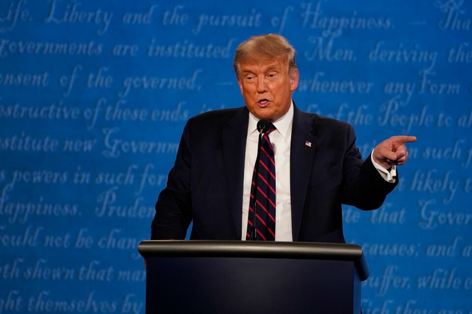 Rent språklig er Donald Trump usystematisk og antiintellektuell, men strategien fungerer hos mange velgere, konstaterer retorikk-ekspert Kjell Terje Ringdal. (Foto: Julio Cortez/AP Photo). President Donald Trump speaks during the first presidential debate with Democratic presidential candidate former Vice President Joe Biden, Tuesday, Sept. 29, 2020, at Case Western University and Cleveland Clinic, in Cleveland, Ohio. (AP Photo/Julio Cortez)
