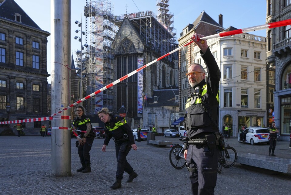Politiet sperrer av området ved Dam-plassen i Amsterdam. Foto: Peter Delong / AP / NTB Politiet sperrer av området ved Dam-plassen i Amsterdam. Foto: Peter Delong / AP / NTB