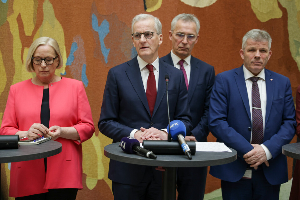 Statsminister Jonas Gahr Støre (Ap) sammen med Sps parlamentariske leder Marit Arnstad, Jens Stoltenberg (Ap) og Bjørnar Skjæran (Ap) under pressekonferansen torsdag ettermiddag. Foto: Amanda Pedersen Giske / NTB Bildet viser statsminister Jonas Gahr Støre (Ap) sammen med Sps parlamentariske leder Marit Arnstad, Jens Stoltenberg (Ap) og Bjørnar Skjæran (Ap) under pressekonferansen torsdag ettermiddag. Foto: Amanda Pedersen Giske / NTB