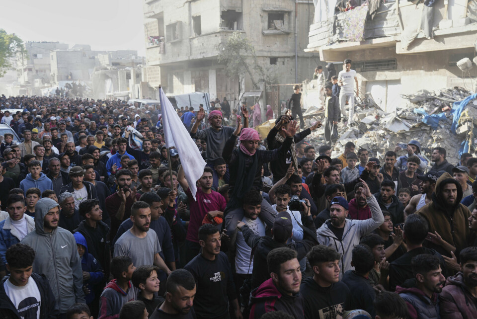 Flere tusen marsjerte gjennom ruinene av Beit Lahiya og ropte slagord mot krigen og mot Hamas under onsdagens demonstrasjonen. Foto: Jehad Alshrafi / AP / NTB Flere tusen marsjerte gjennom ruinene av Beit Lahiya og ropte slagord mot krigen og mot Hamas under onsdagens demonstrasjonen. Foto: Jehad Alshrafi / AP / NTB
