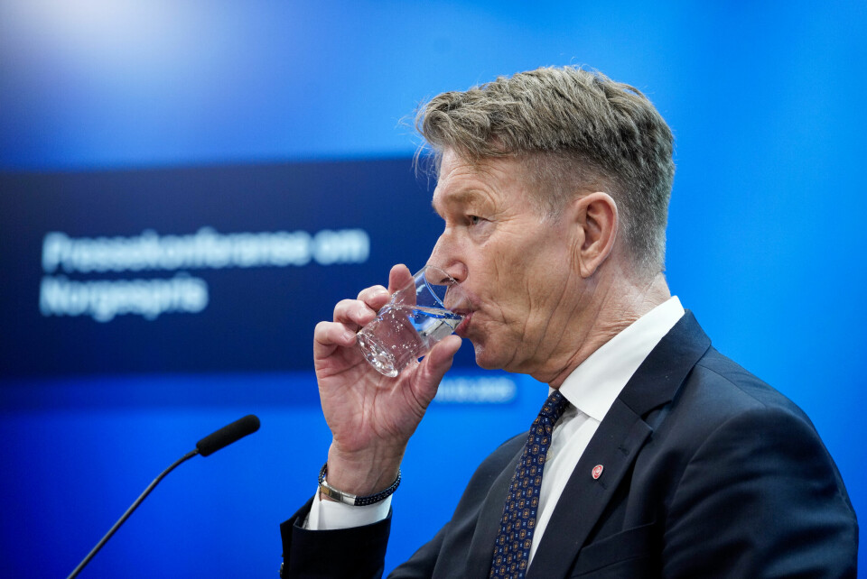 – Det er helt logisk at når du først tar inn et direktiv, skal den nyeste versjonen av det følge etter, sier energiminister Terje Aasland (Ap) om fornybardirektivet. Foto: Ole Berg-Rusten / NTB – Det er helt logisk at når du først tar inn et direktiv, skal den nyeste versjonen av det følge etter, sier energiminister Terje Aasland (Ap) om fornybardirektivet. Foto: Ole Berg-Rusten / NTB