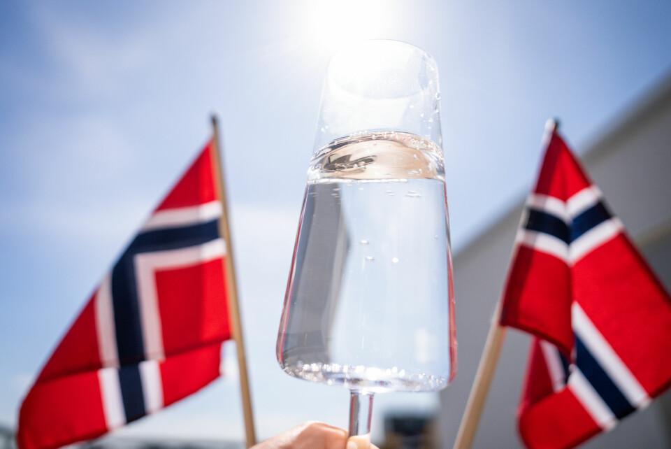 Oslo bystyre har vedtatt at skjenkesteder kan servere alkohol fra og med klokken 8 på 17. mai. Foto: Beate Oma Dahle / NTB Oslo bystyre har vedtatt at skjenkesteder kan servere alkohol fra og med klokken 8 på 17. mai. Foto: Beate Oma Dahle / NTB