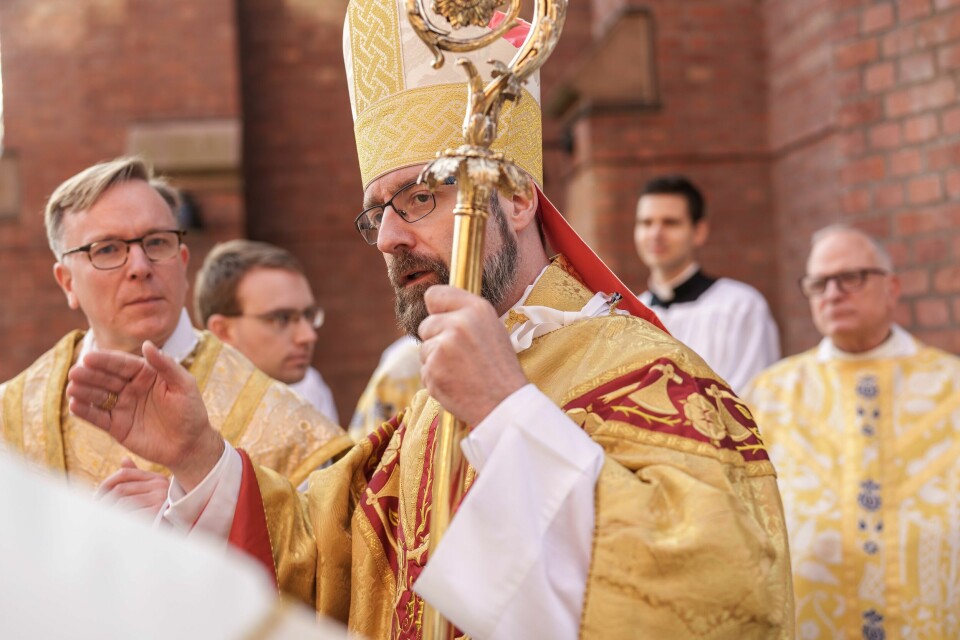 BØNN: Biskop Fredrik Hansen skal be for pave Frans' helse på lørdag. Bispevigselmesse i St. Olav domkirke i Oslo.