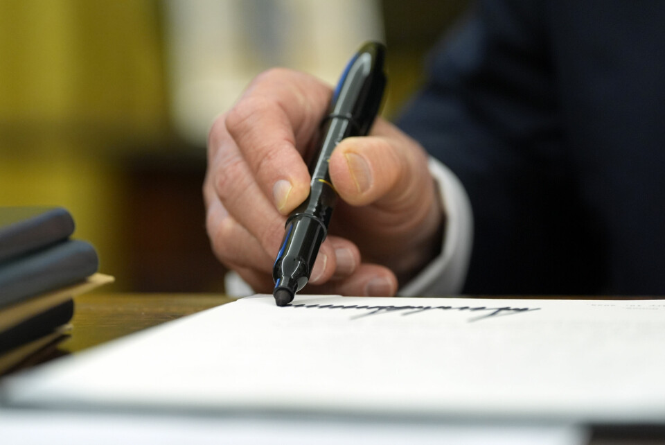 USAs president Donald Trump signerer en presidentordre i februar. Foto: Alex Brandon / AP / NTB USAs president Donald Trump signerer en presidentordre i februar. Foto: Alex Brandon / AP / NTB