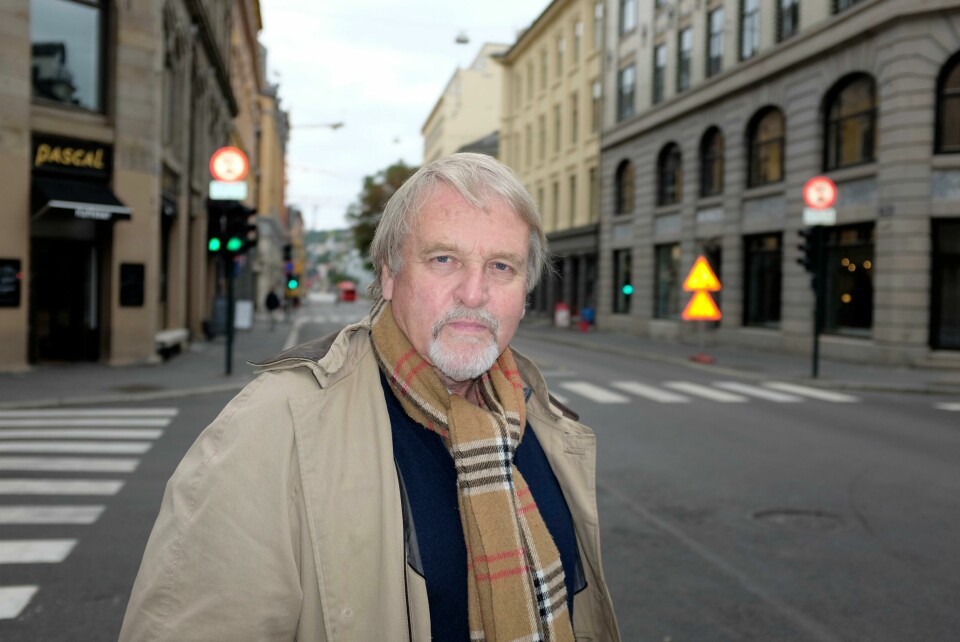 Bernt Hagtvet er professor i statsvitenskap og har gjennom flere tiår arbeidet med problemstillinger knyttet til diktatur, terror og totalitarisme som trusler mot demokratiet. Bernt Hagtvet er professor i statsvitenskap og har gjennom flere tiår arbeidet med problemstillinger knyttet til diktatur, terror og totalitarisme som trusler mot demokratiet.