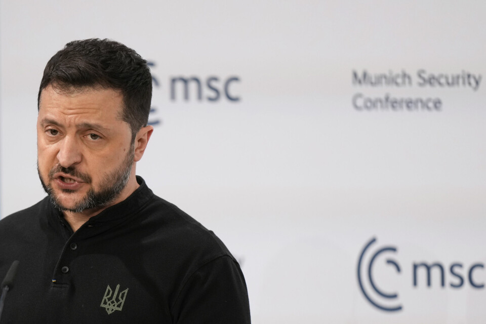 Ukrainas president Volodymyr Zelenskyj taler på Bayerischer Hof Hotel under Sikkerhetskonferansen i München lørdag. Foto: Matthias Schrader / AP / NTB Ukrainas president Volodymyr Zelenskyj taler på Bayerischer Hof Hotel under Sikkerhetskonferansen i München lørdag. Foto: Matthias Schrader / AP / NTB