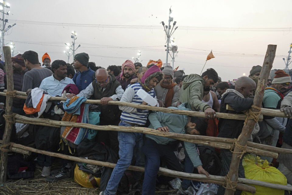 Minst 15 mennesker skal ha blitt tråkket i hjel da det oppsto kaos under hindufestivalen Maha Kumbh Mela i India natt til onsdag. Foto: AP / NTB Minst 15 mennesker skal ha blitt tråkket i hjel da det oppsto kaos under hindufestivalen Maha Kumbh Mela i India natt til onsdag. Foto: AP / NTB