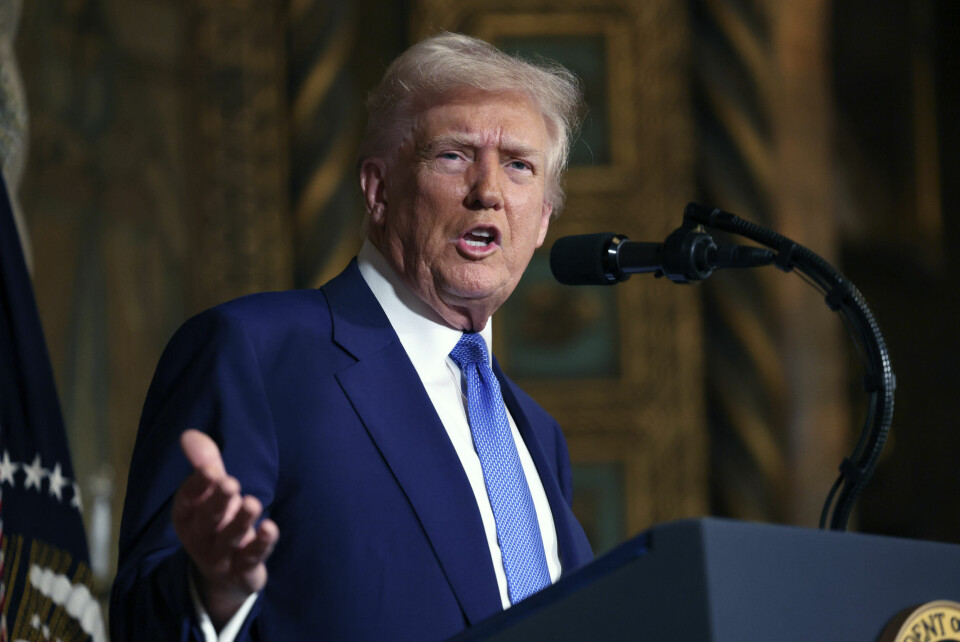USAs president Donald Trump fortsetter kritikken av Ukrainas president Volodymyr Zelenskyj. Ifølge Trump er det ikke viktig at Zelenskyj er med på våpenhvilesamtaler om Ukraina. USAs president Donald Trump fortsetter kritikken av Ukrainas president Volodymyr Zelenskyj. Ifølge Trump er det ikke viktig at Zelenskyj er med på våpenhvilesamtaler om Ukraina. Foto: AP / NTB
