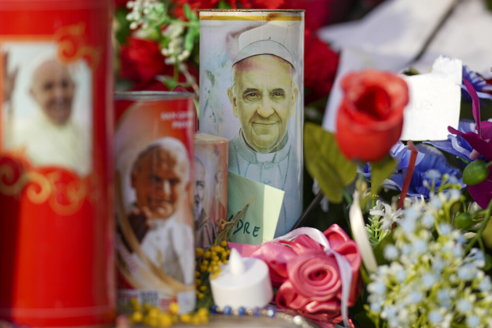 Pave Frans har fredag vært innlagt på sykehuset i Roma i en hel måned. Fotot: Andrew Medichini / AP / NTB Pave Frans har fredag vært innlagt på sykehuset i Roma i en hel måned. Fotot: Andrew Medichini / AP / NTB