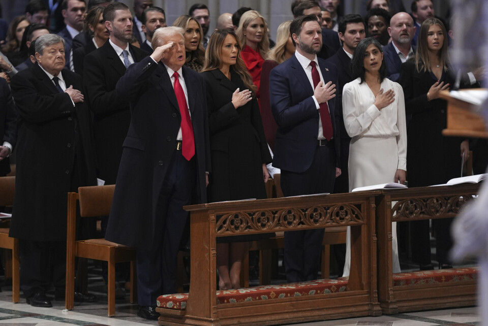 President Trump med storfamilien på gudstjenesten i Washington tirsdag, dagen etter innsettelsen. Foto: Evan Vucci / AP / NTB President Trump med storfamilien på gudstjenesten i Washington tirsdag, dagen etter innsettelsen. Foto: Evan Vucci / AP / NTB