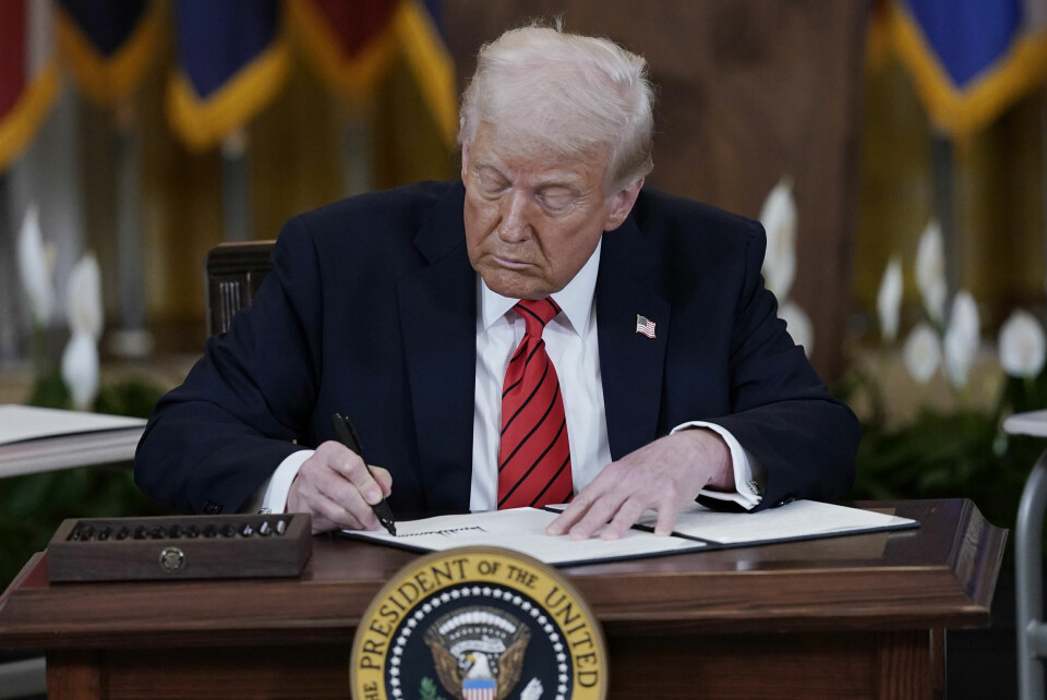 President Donald Trump har undertegnet et stort antall presidentordrer siden han flyttet inn i Det hvite hus i januar. Dette bildet er tatt 20. mars. Foto: Jose Luis Magana / AP / NTB President Donald Trump har undertegnet et stort antall presidentordrer siden han flyttet inn i Det hvite hus i januar. Dette bildet er tatt 20. mars. Foto: Jose Luis Magana / AP / NTB