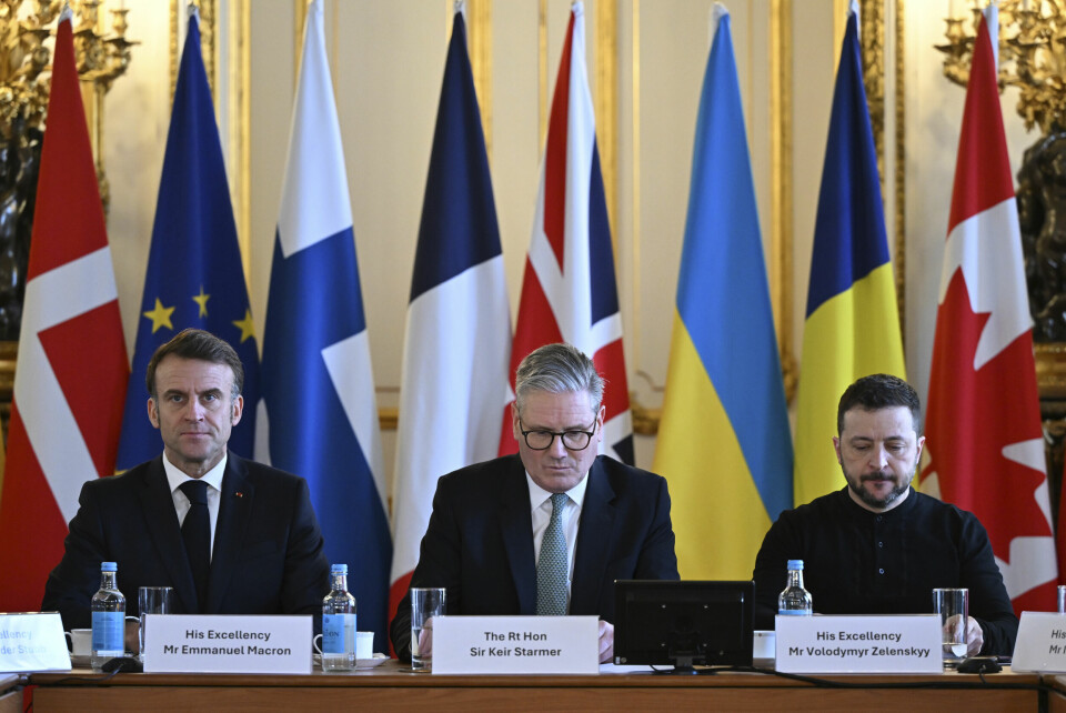 Frankrikes Emmanuel Macron og Storbritannias Keir Starmer har gått sammen med Ukrainas president Volodymyr Zelenskyj om å utarbeide en fredsplan. Foto: AP / NTB Frankrikes Emmanuel Macron og Storbritannias Keir Starmer har gått sammen med Ukrainas president Volodymyr Zelenskyj om å utarbeide en fredsplan. Foto: AP / NTB