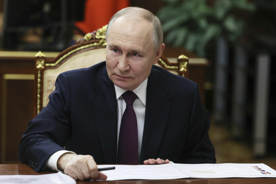 VÅPENHVILE: President Putin tar en rekke forbehold, men sier at Russland støtter forslag om våpenhvile. Russlands president Vladimir Putin er angivelig lite villig til å fire på sine krav til Ukraina, USA og Nato. Foto: Sputnik / Pool / AP / NTB