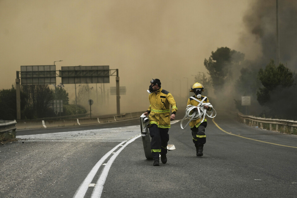 I FLAMMER: Hovedveien mellom Tel Aviv og Jerusalem i Israel var onsdag kveld stengt som følge av en skog- og lyngbrann. Hovedveien mellom Tel Aviv og Jerusalem i Israel var onsdag kveld stengt som følge av en skog- og lyngbrann. Foto: AP / NTB
