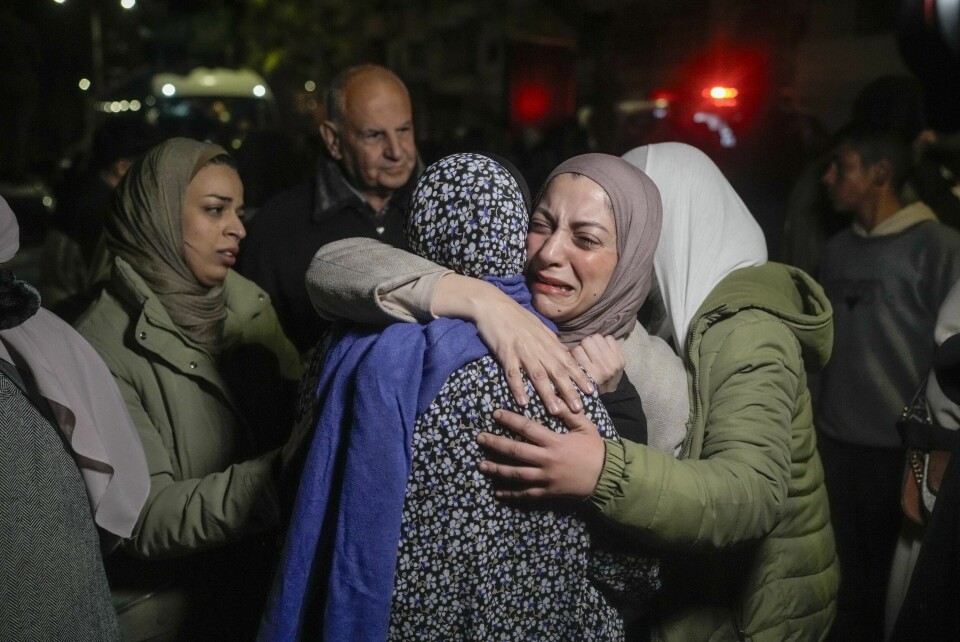 En av de løslatte palestinske fangene tas imot i Beitunia på den okkuperte Vestbredden. Foto: Leo Correa / AP / NTB En av de løslatte palestinske fangene tas imot i Beitunia på den okkuperte Vestbredden. Foto: Leo Correa / AP / NTB
