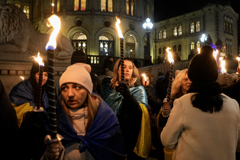 I november markerte Norsk-Ukrainsk Venneforening at det var 1000 dager siden invasjonen av Ukraina. Mandag samles folk igjen – denne gang for å markere treårsdagen. Krigen pågår fortsatt for fullt. Foto: Javad Parsa / NTB Bildet viser at Norsk-Ukrainsk Venneforening markerte at det var 1000 dager siden invasjonen av Ukraina. Mandag samles folk igjen – denne gang for å markere treårsdagen. Krigen pågår fortsatt for fullt. Foto: Javad Parsa / NTB
