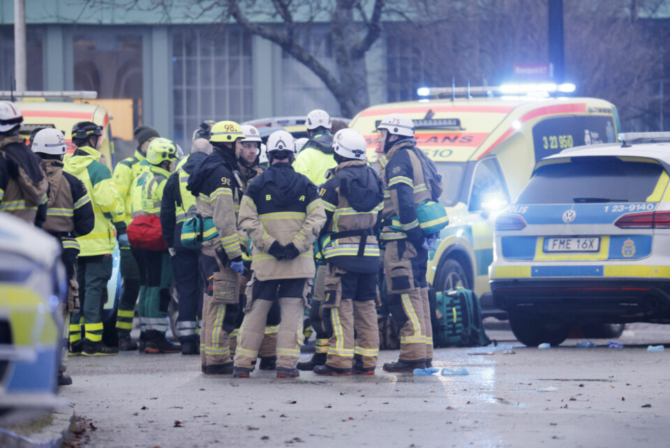 Nødetatene ved Risbergska skolan, der skytingen pågikk. Foto: Kicki Nilsson / TT / NTB Nødetatene ved Risbergska skolan, der skytingen pågikk. Foto: Kicki Nilsson / TT / NTB