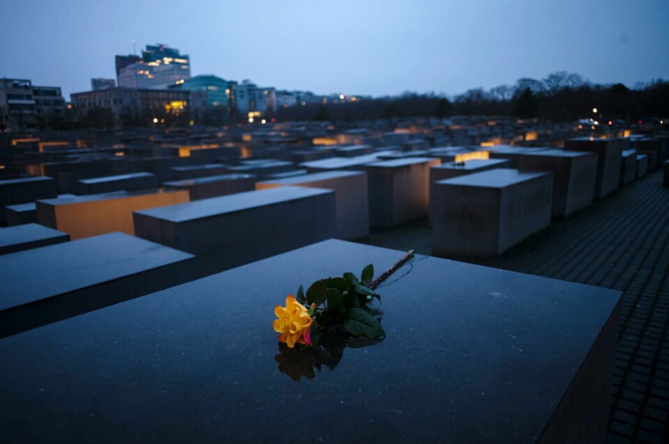 Selv i Tyskland, der minnet om holocaust er sterkt, er historiefortellingen om hva som skjedde, under press. Her fra holocaust-minnesmerket i Berlin. Selv i Tyskland, der minnet om holocaust er sterkt, er historiefortellingen om hva som skjedde, under press. Her fra holocaust-minnesmerket i Berlin. Foto: Markus Schreiber / AP / NTB