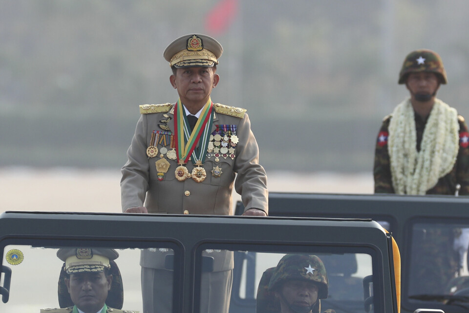 AMNESTI: Juntaen i Myanmar, som ledes av general Min Aung Hlaing, planlegger å løslate nesten 6000 innsatte i et amnesti på landets uavhengighetsdag. Juntaleder Min Aung Hlaing innfører verneplikt for alle menn i alderen 18 til 35 år og alle kvinner i alderen 18 til 27 år i minst to år. Arkivfoto: Aung Shine Oo / AP / NTB