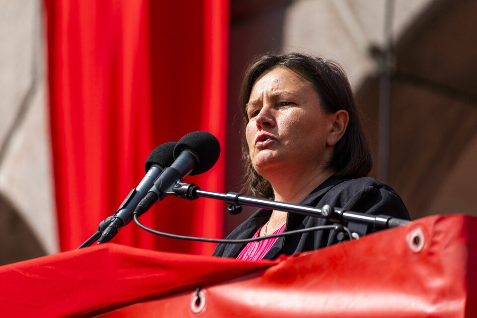 Redd Barnas generalsekretær Henriette Westhrin. Generalsekretær i Norsk Folkehjelp Henriette Westhrin gir regjeringen skryt for at den var først ut i Nato til å melde seg som observatør til statspartsmøtet for FN-traktaten som forbyr atomvåpen. Foto: Håkon Mosvold Larsen / NTB