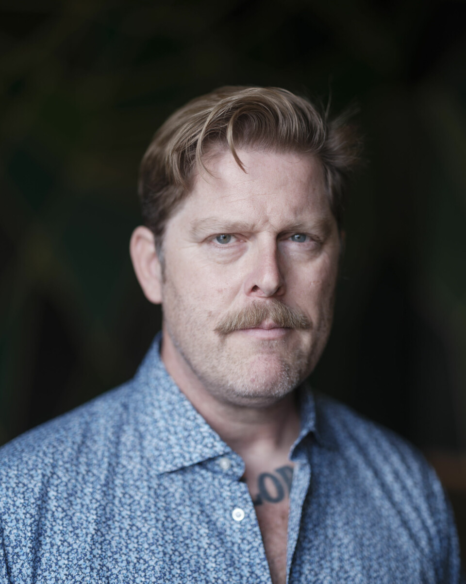 ENDRA SEG: Arno Michaelis forteller at nynazistmiljøet var preget av mye alkohol. I dag drikker han ikke en gang kaffe. Deeyah Khan, Jeff Schoep og Arno Michaelis.