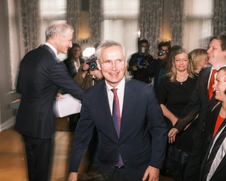 GIR SEG IKKE: Finansminister Jens Stoltenberg (Ap) sier han gjerne vil fortsette i norsk politikk. Bildet er fra da han ble utnevnt til finansminister i februar i år. Statsminister Jonas Gahr Støre presenterte ny regjering på Slottsplassen.