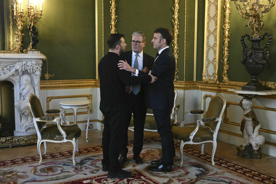 EUROPA: Vi må forsvare oss selv. Da er det på tide å prioritere det, skriver Vårt Land på lederplass. Storbritannias statsminister Keir Starmer, Ukrainas president Volodymyr Zelenskyj og Frankrikes president Emmanuel Macron under et toppmøte om Ukraina i London i helgen. Foto: Justin Tallis / AP / NTB