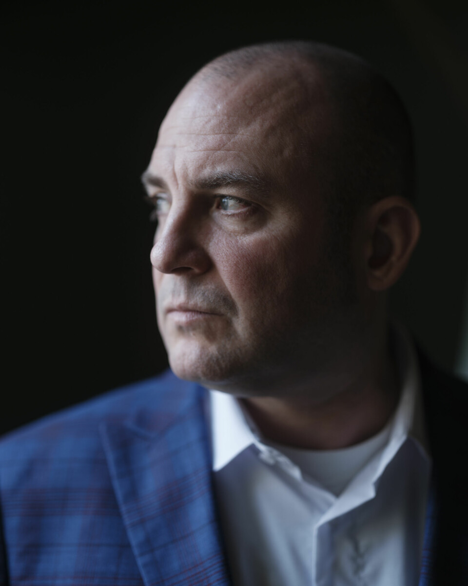 HELOMVENDING: Jeff Schoep forteller at overgangen har vært stor: – Jeg har vært i krig med verden i 30 år. Nå vender jeg tilbake til det sivile liv. Det er godt, men det krever mye omstilling. Deeyah Khan, Jeff Schoep og Arno Michaelis.