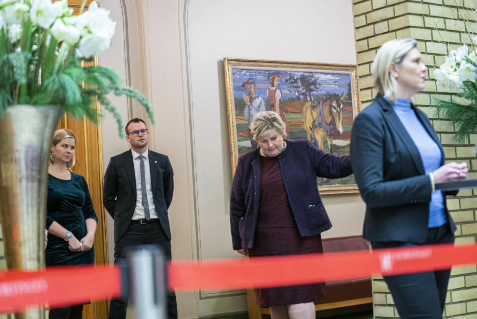 KRANGEL DERPÅ: Rett etter at regjeringstoppene hadde lagt frem budsjettavtalen mandag kveld, viste det seg at regjeringen og Frp hadde stikk motsatt versjon av om kristne kvoteflyktninger skulle prioriteres.