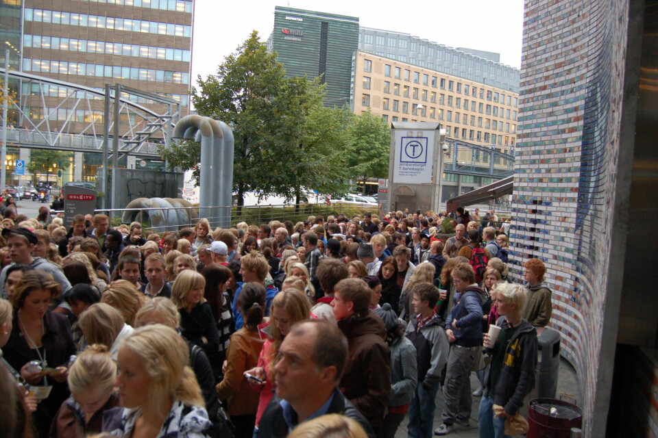 Kø inn til Oslo Spektrum i 2007 da Hillsong United spilte konsert for et fullsatt spektrum.