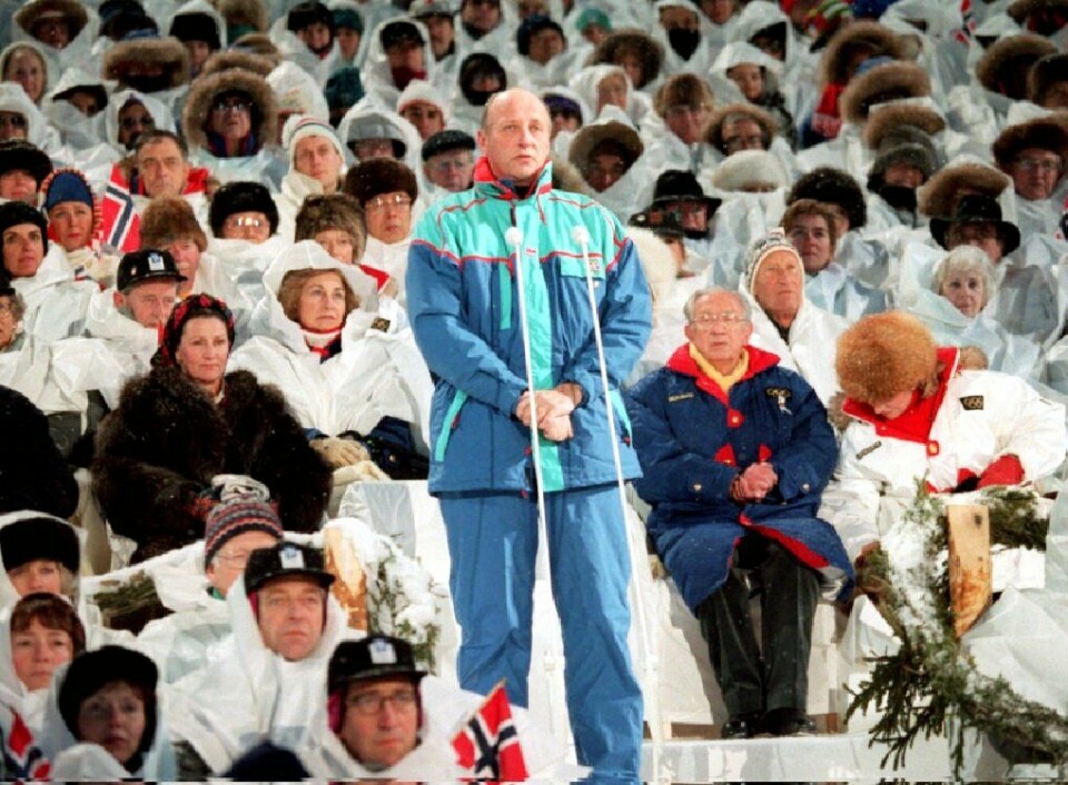 OL 1994: Kong Harald sto for den offisielle åpningen av de XVII Olympiske vinterleker på Lillehammer. Kongen bærer det offisielle norske OL-antrekket fra OL i Albertville 1992.