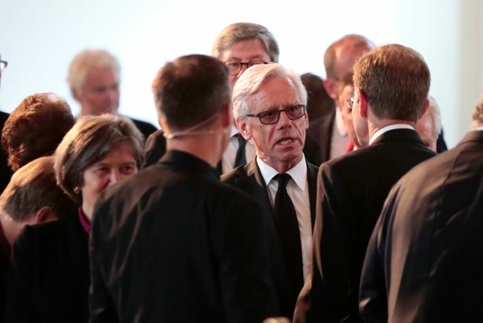 – Når vi er kommet gjennom det mest dramatiske, må vi løfte blikket. Vi må klare å ha to tanker i hodet samtidig. Det sier tidligere utenriksminister Knut Vollebæk.
