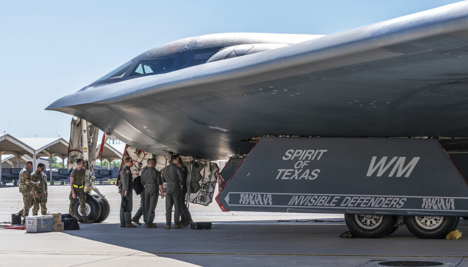 Dette bildet tatt tidligere i år viser personell fra 509. bombeving i det amerikanske luftforsvaret som tar imot besetningen på et B-2 bombefly som har vært på oppdrag i Indiahavet.