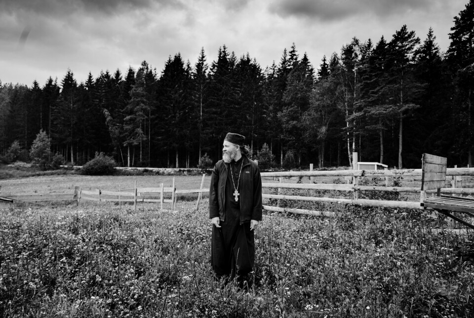 OVERSIKT: Favorittstedet til Johannes ligger på naboens eiendom. – De har en høyde der jeg har oversikt over gården vår. Jeg liker å ha fugleperspektiv. Tatt hjemme på gården i Skjeberg.