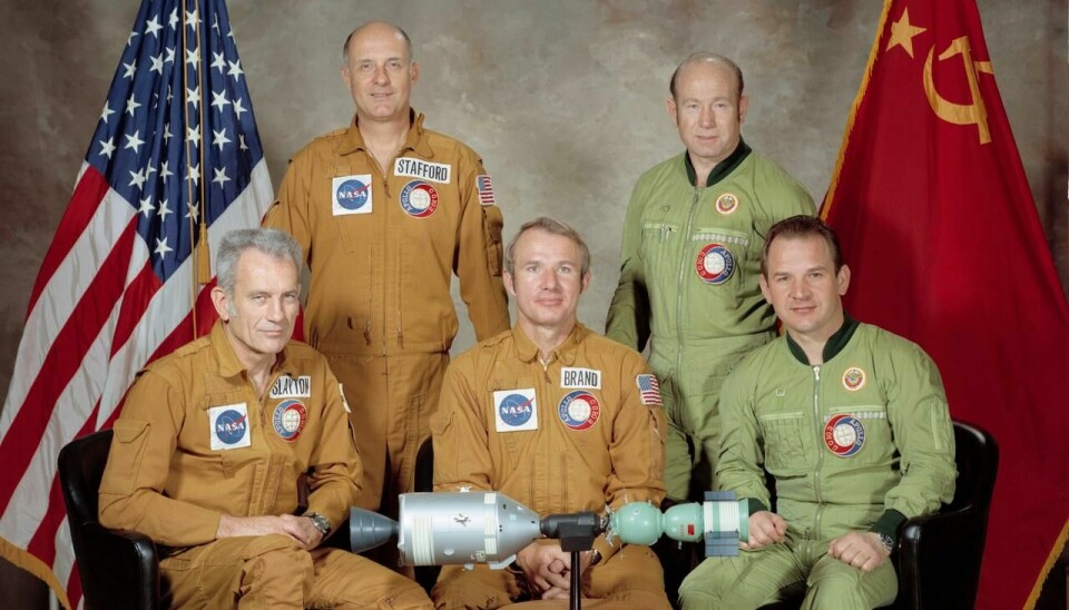 ROMFERD: – Vi trenger ånden fra Apollo-Sojuz, mer enn på lenge skriver innsenderne. På bildet: de fem mennene som utgjorde hovedmannskapene for Apollo-Sojuz. Fra venstre: Donald K. Slayton, Thomas P. Stafford, Vance D. Brand, Aleksej A. Leonov og Valerij N. Kubasov.