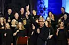 TV 2 hyret inn gospelkor – det har tatt helt av